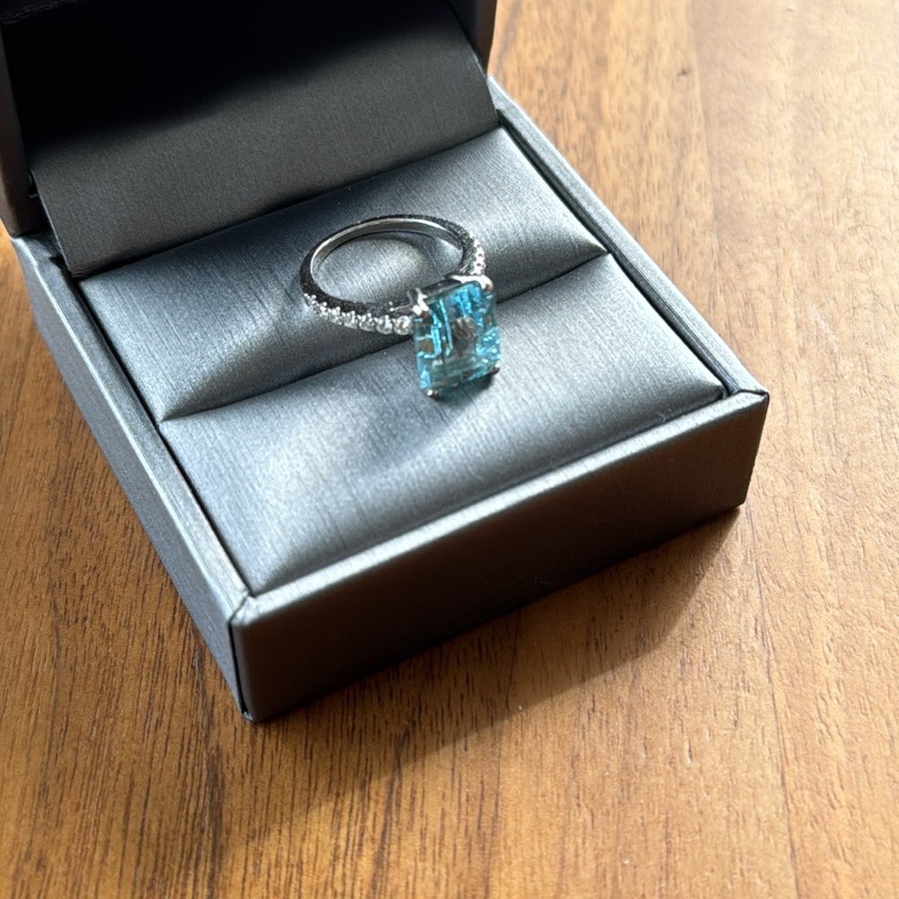 Aquamarine and Diamond Ring - Picture 3 of 9
